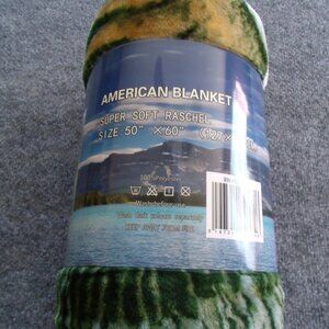 American blanket  super soft Raschel  50x60 inches wildlife pics.